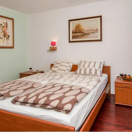 Maja By Interhome Case de vacanță Lič